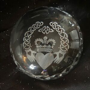 Waterford Crystal Blarney Claddagh Paperweight (LC)